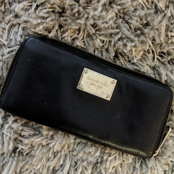 Michael Kors Large Wallet - Picture 1 of 1